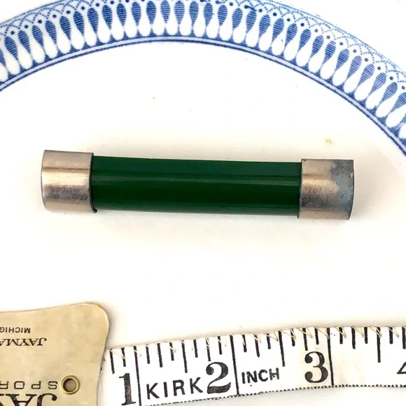 Dramatic Bakelite Brooch - Picture 9 of 10